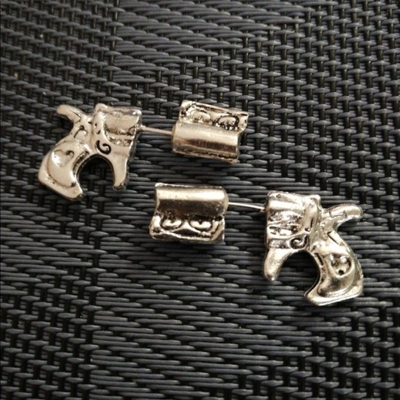 1Pair Fake Pistol Gun Shaped Stud Earrings NWT - Picture 8 of 8